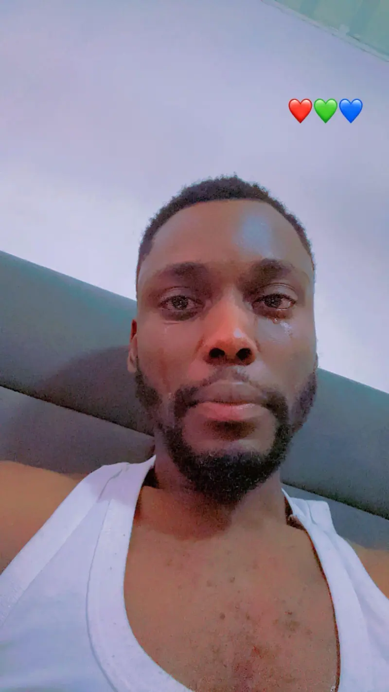 Ifechi Nwaorisa yi uwe ọcha, anya mmiri n'ihu ya, obi atọ e sere n'akụkụ